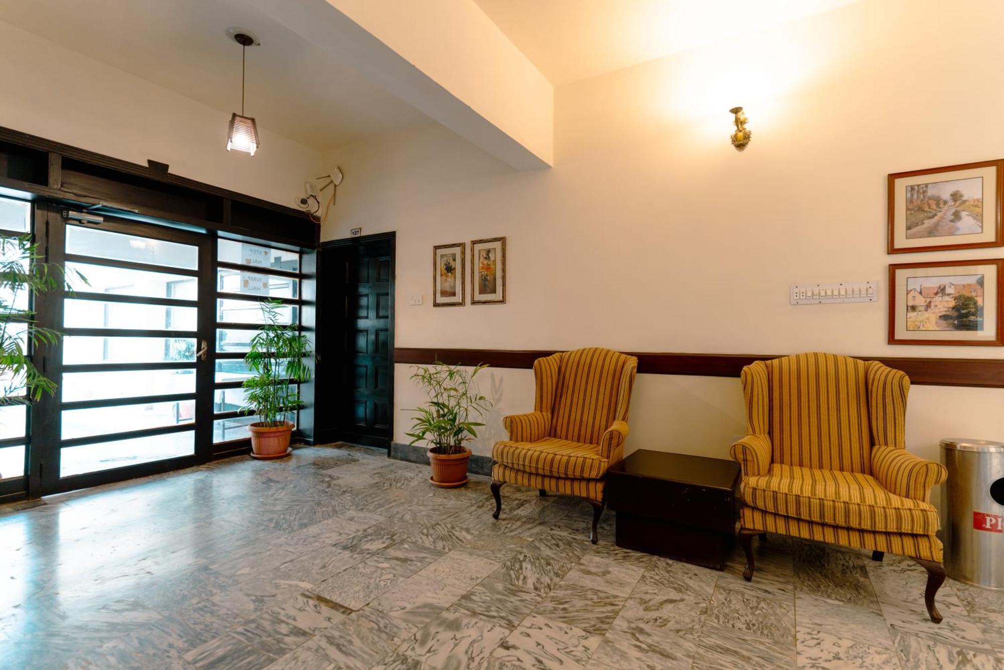 Vip House Peshawar Hotel Exterior photo
