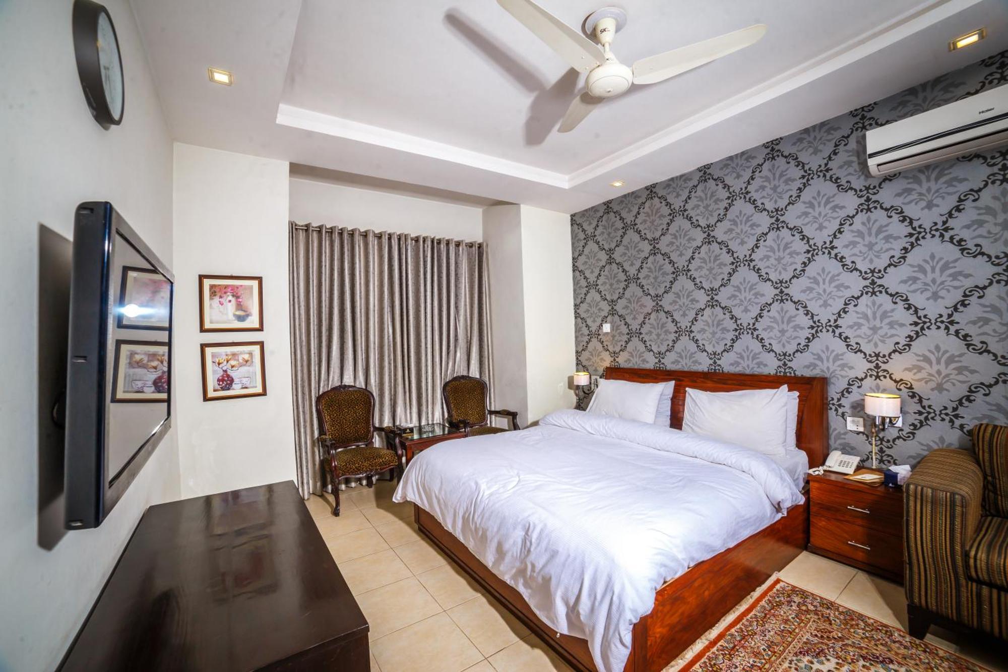 Vip House Peshawar Hotel Exterior photo